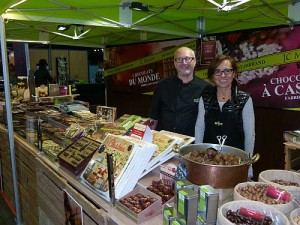 Jean-Christophe MUSEUR (et son épouse), Chocolatier, Compagnon-adhérent de la Confrérie, partenaire du Salon.